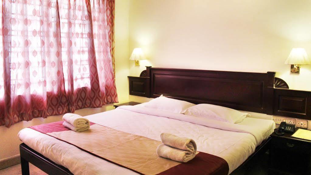 Kochi Hotel Archana Inn מראה חיצוני תמונה