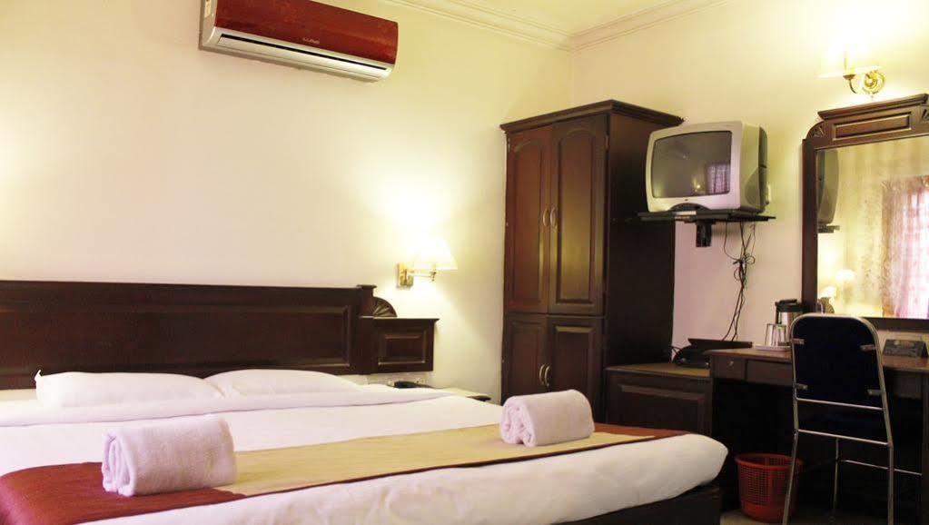 Kochi Hotel Archana Inn מראה חיצוני תמונה