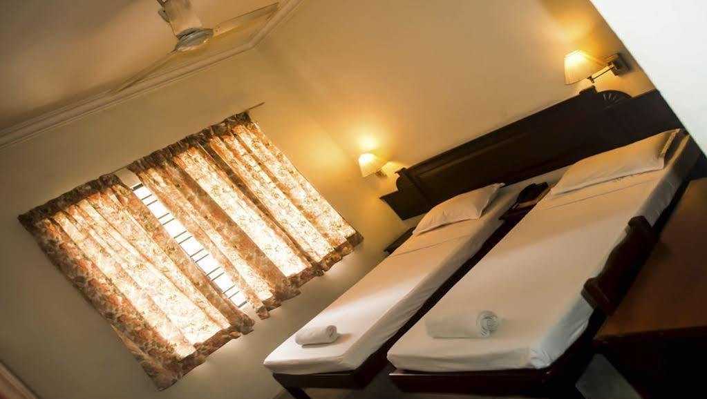 Kochi Hotel Archana Inn מראה חיצוני תמונה