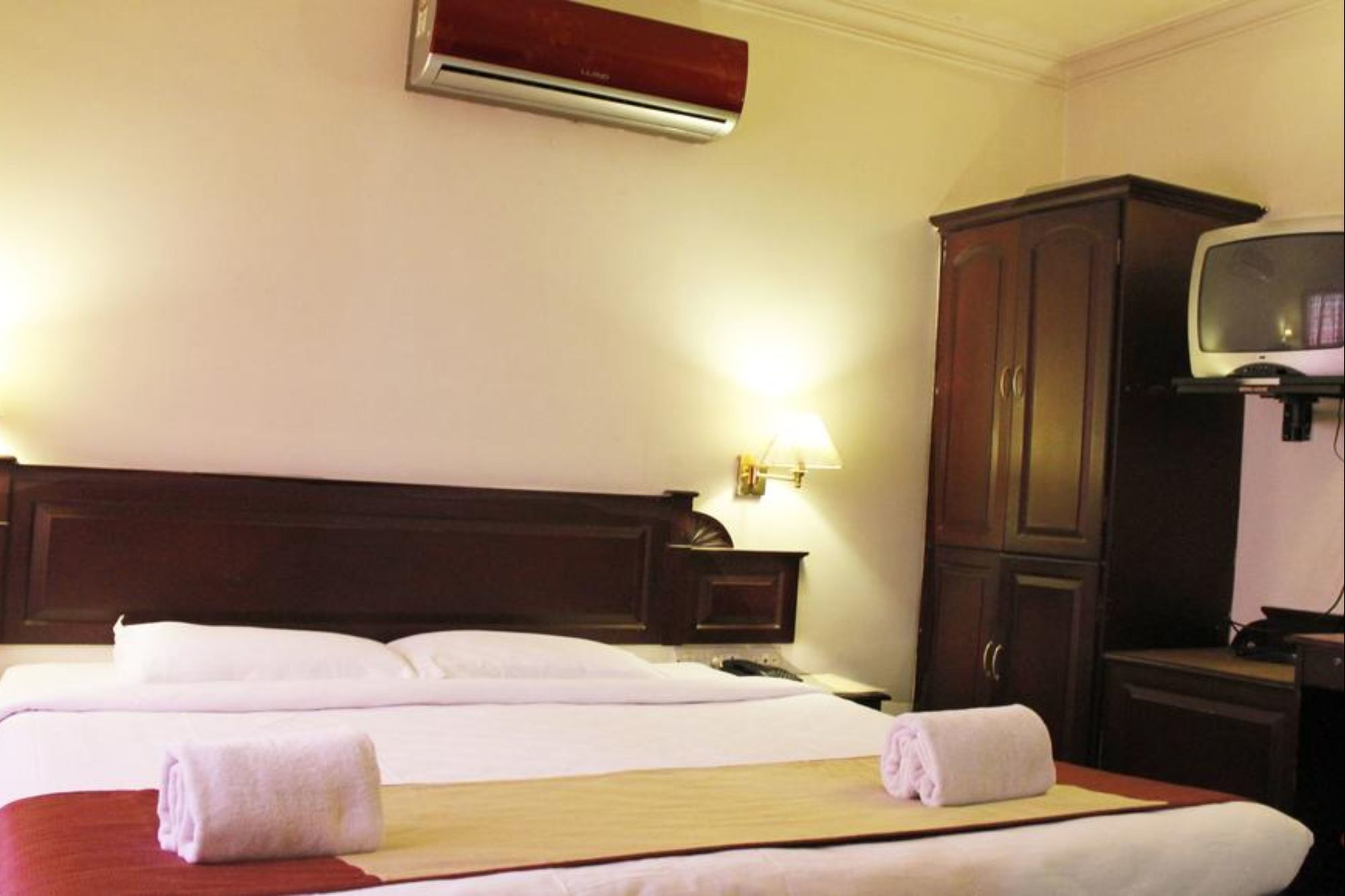 Kochi Hotel Archana Inn מראה חיצוני תמונה