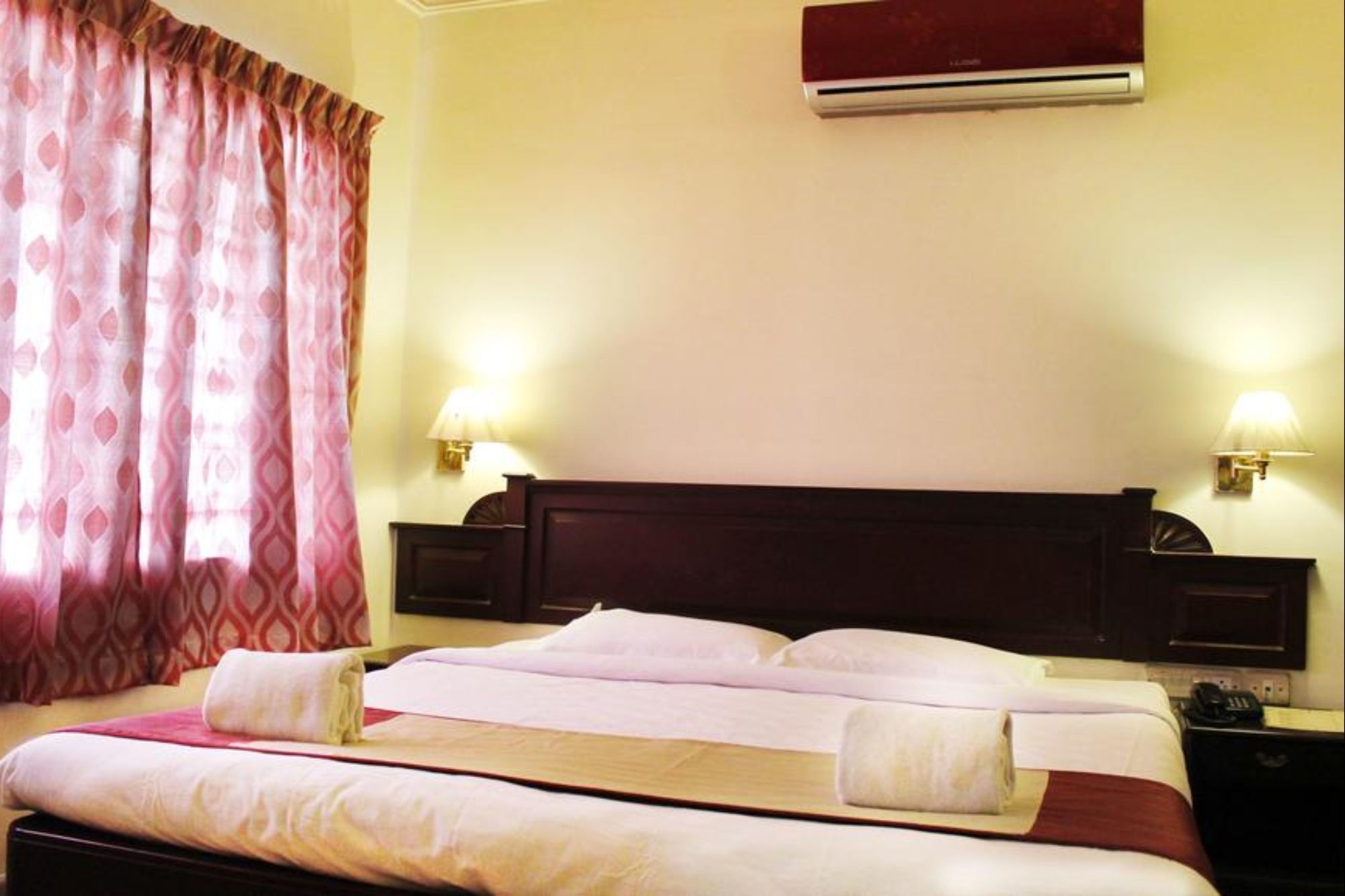 Kochi Hotel Archana Inn מראה חיצוני תמונה